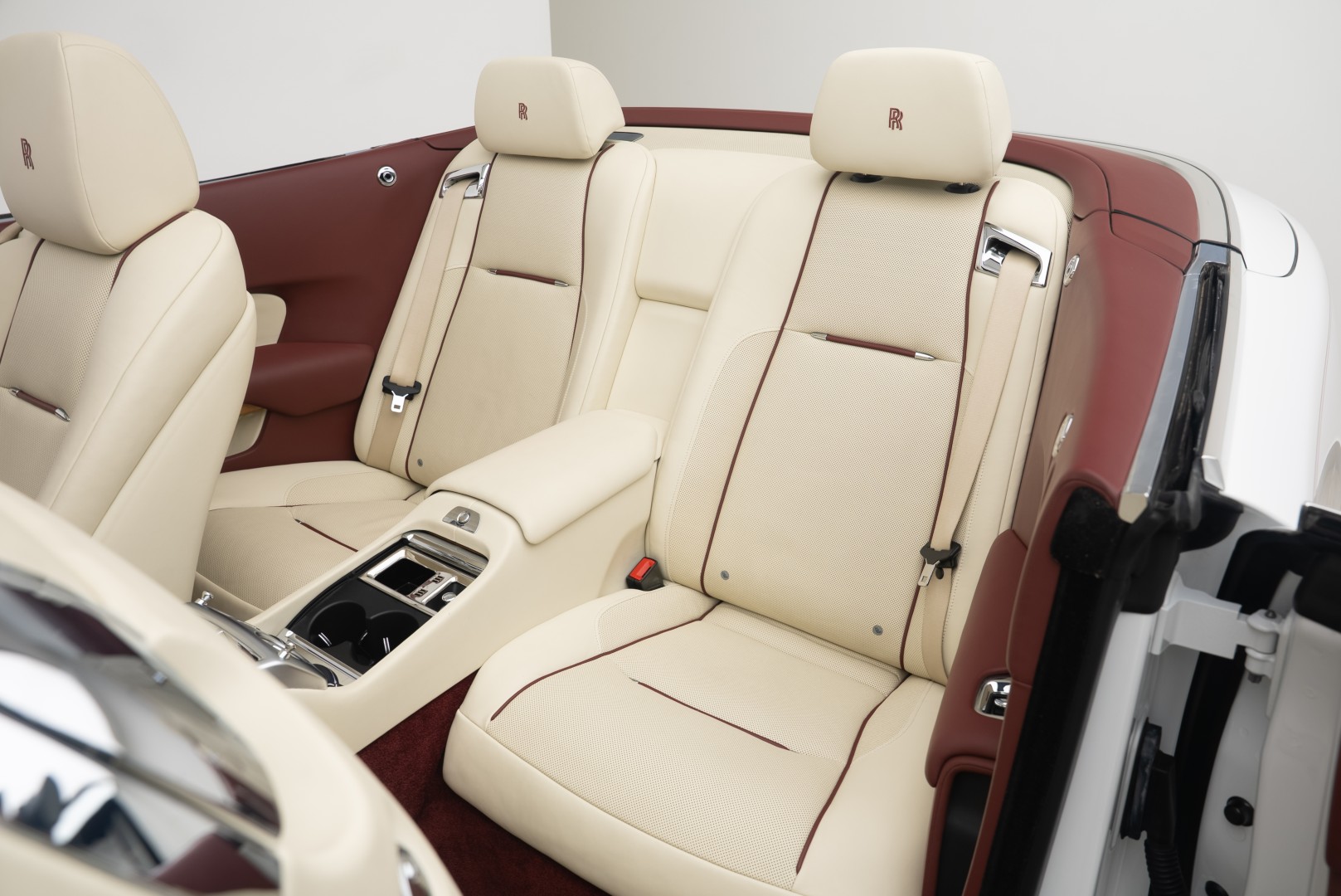 2017 ROLLS ROYCE DAWN GCC SILVER BADGE